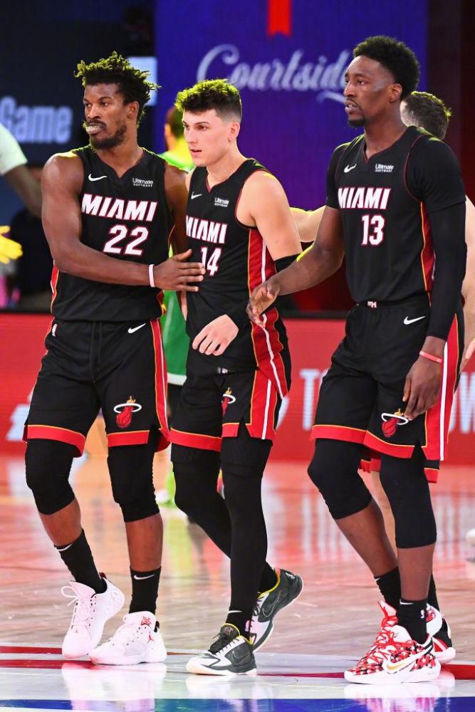 展示了他对 展示了他对